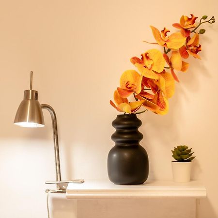 2Br Apartment At Piata Natiunilor Unite: Perfect For City Center Stays Bukarest Kültér fotó