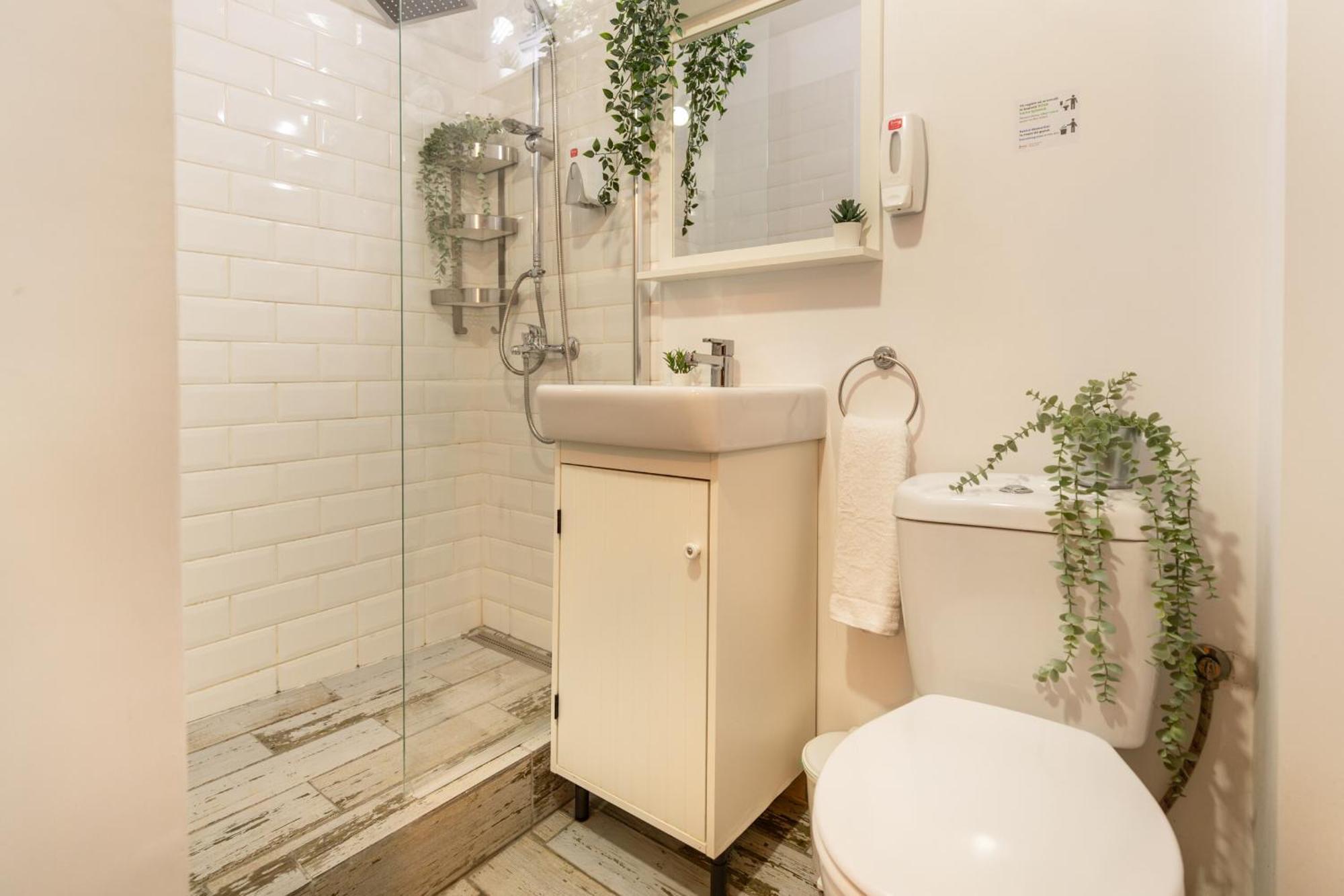 2Br Apartment At Piata Natiunilor Unite: Perfect For City Center Stays Bukarest Kültér fotó