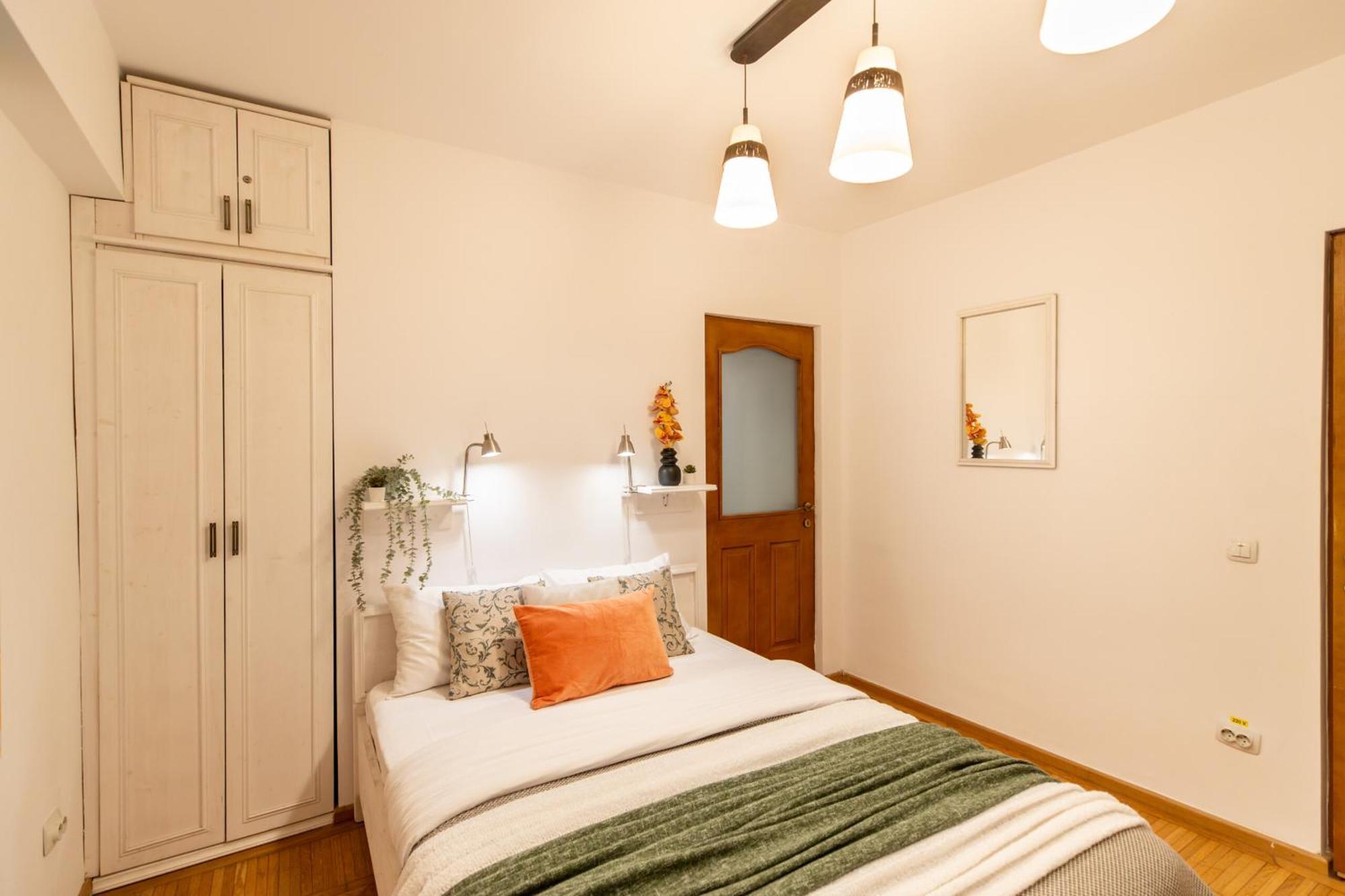 2Br Apartment At Piata Natiunilor Unite: Perfect For City Center Stays Bukarest Kültér fotó