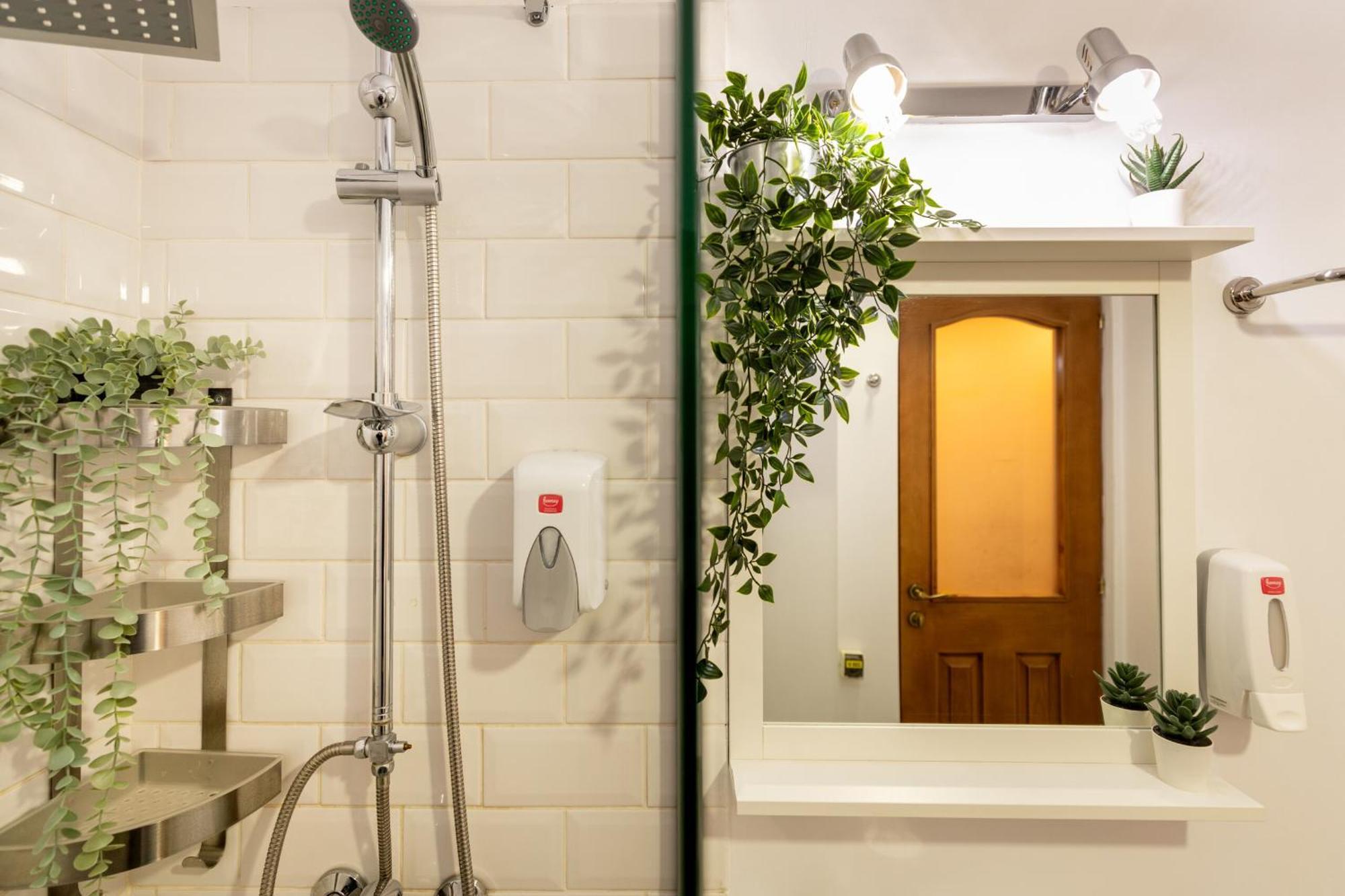 2Br Apartment At Piata Natiunilor Unite: Perfect For City Center Stays Bukarest Kültér fotó