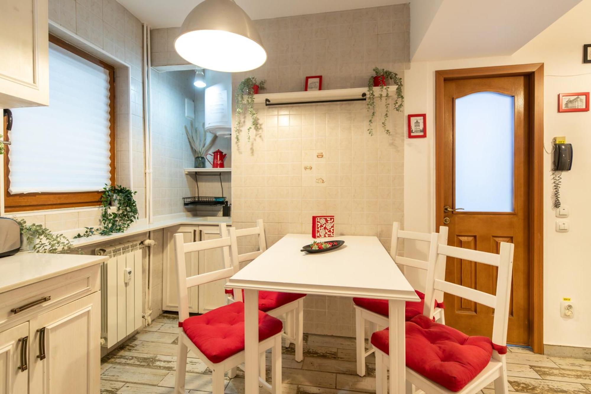 2Br Apartment At Piata Natiunilor Unite: Perfect For City Center Stays Bukarest Kültér fotó